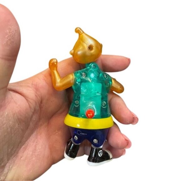 Twisters Wind-Up Dancing Toy Figure With Sneakers - Picture 4 of 7